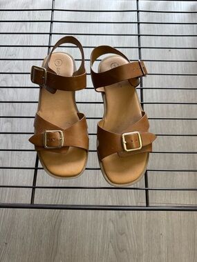 Cat & Jack Brown Buckle Strap Kids Sandals equivalent to women’s 5 1/2 or 6